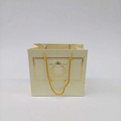 18x15x7 Krem Altın Yaldızlı Karton Çanta